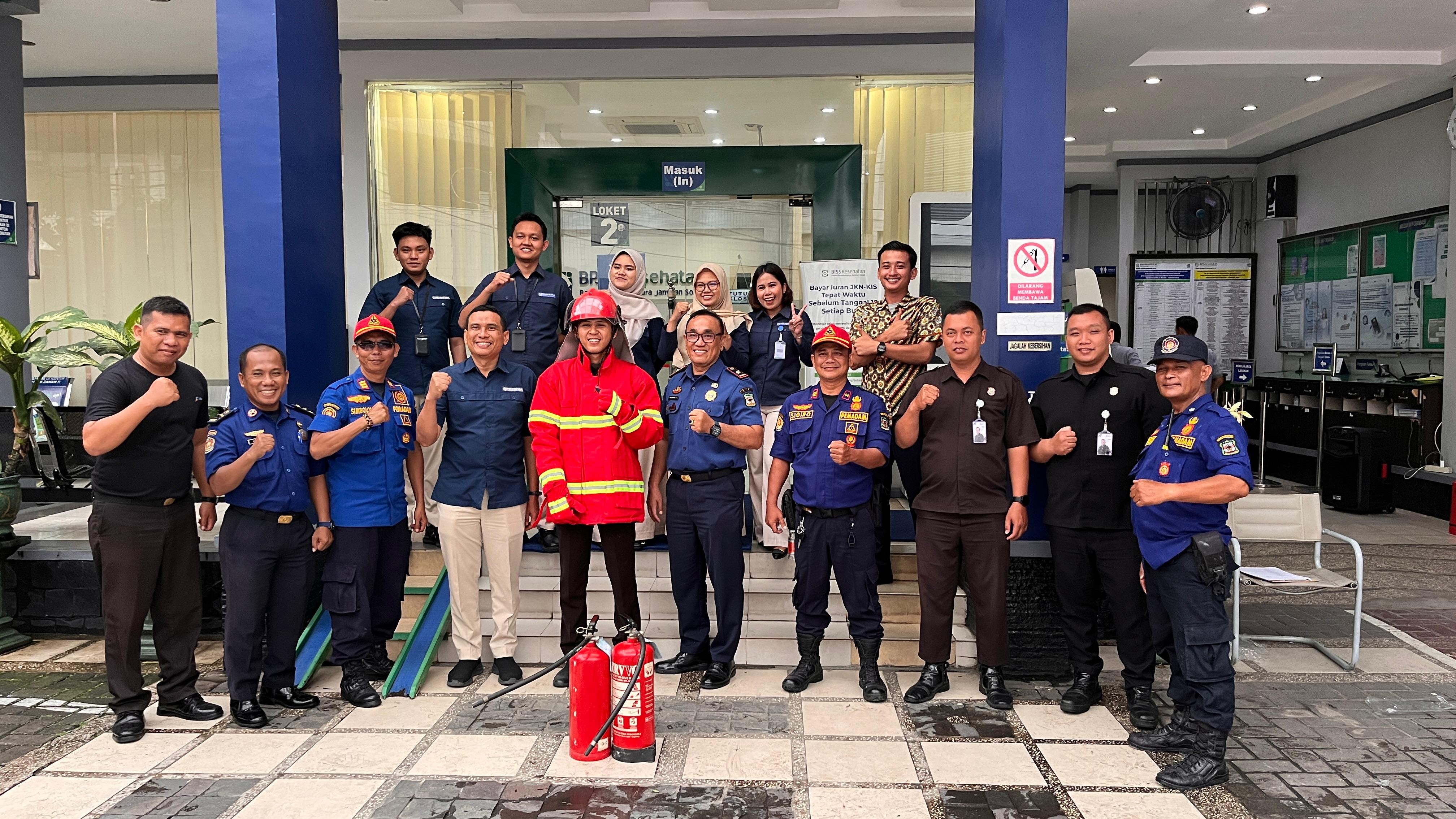 Simulasi Pencegahan dan Penanggulangan Pemadaman Kebakaran kepada Pegawai Kantor BPJS Kesehatan Pema
