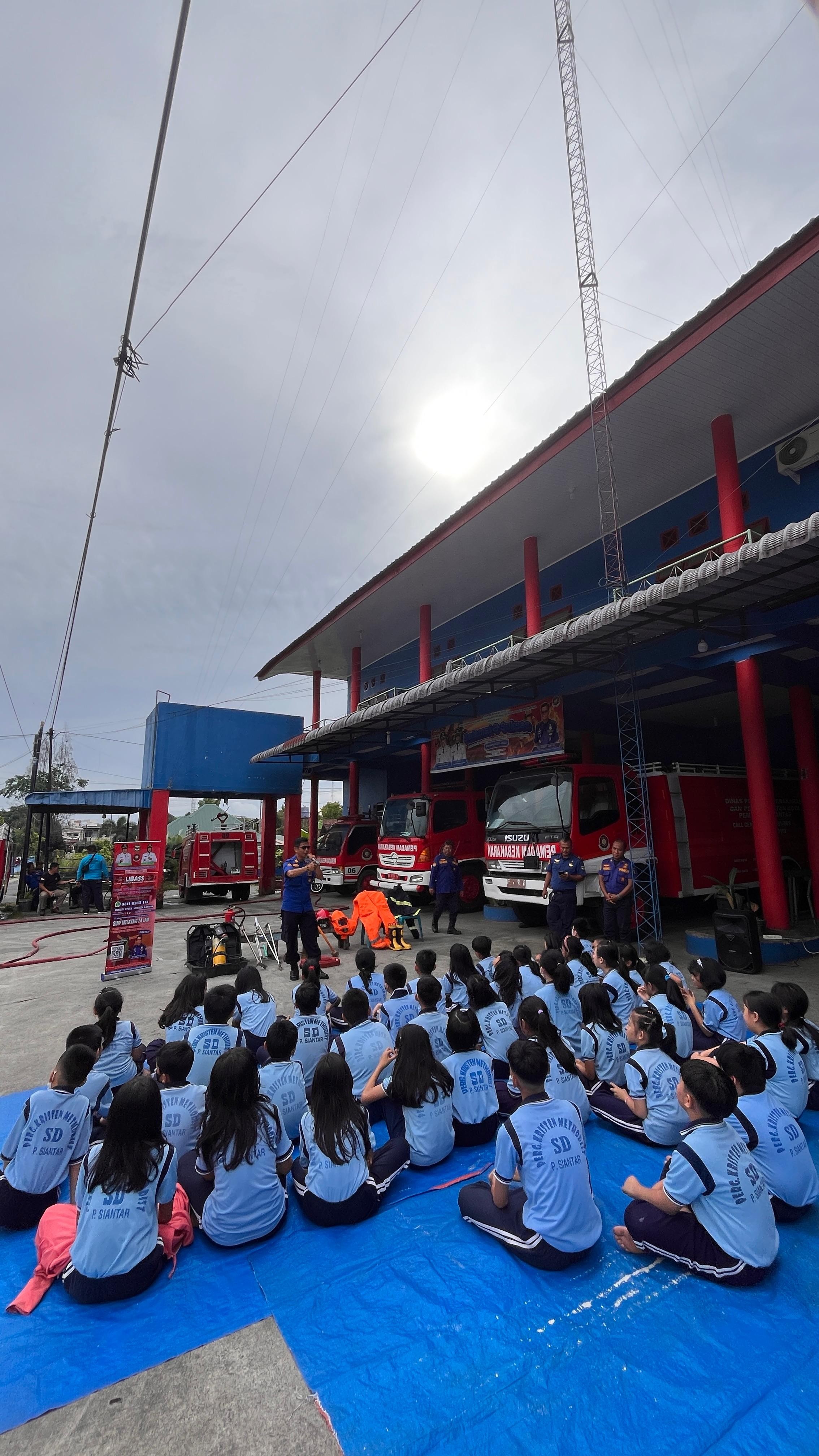 Simulasi Pencegahan dan Penanggulangan Pemadaman Kebakaran kepada Sekolah SD Methodist Pematangsiant