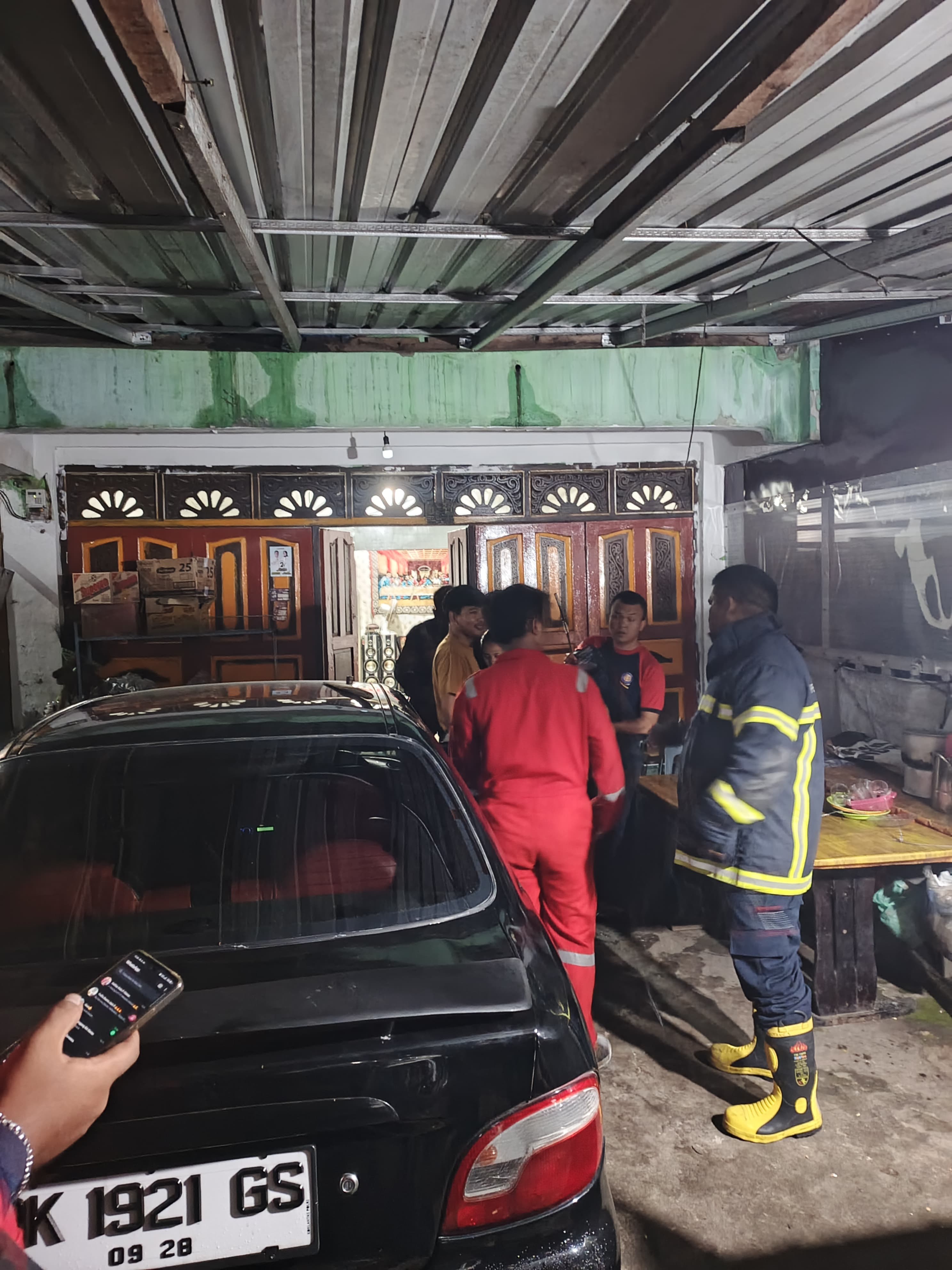 Evakuasi Kunci Mobil yang tertinggal di dalam mobil yang beralamat di   Jl. Renville