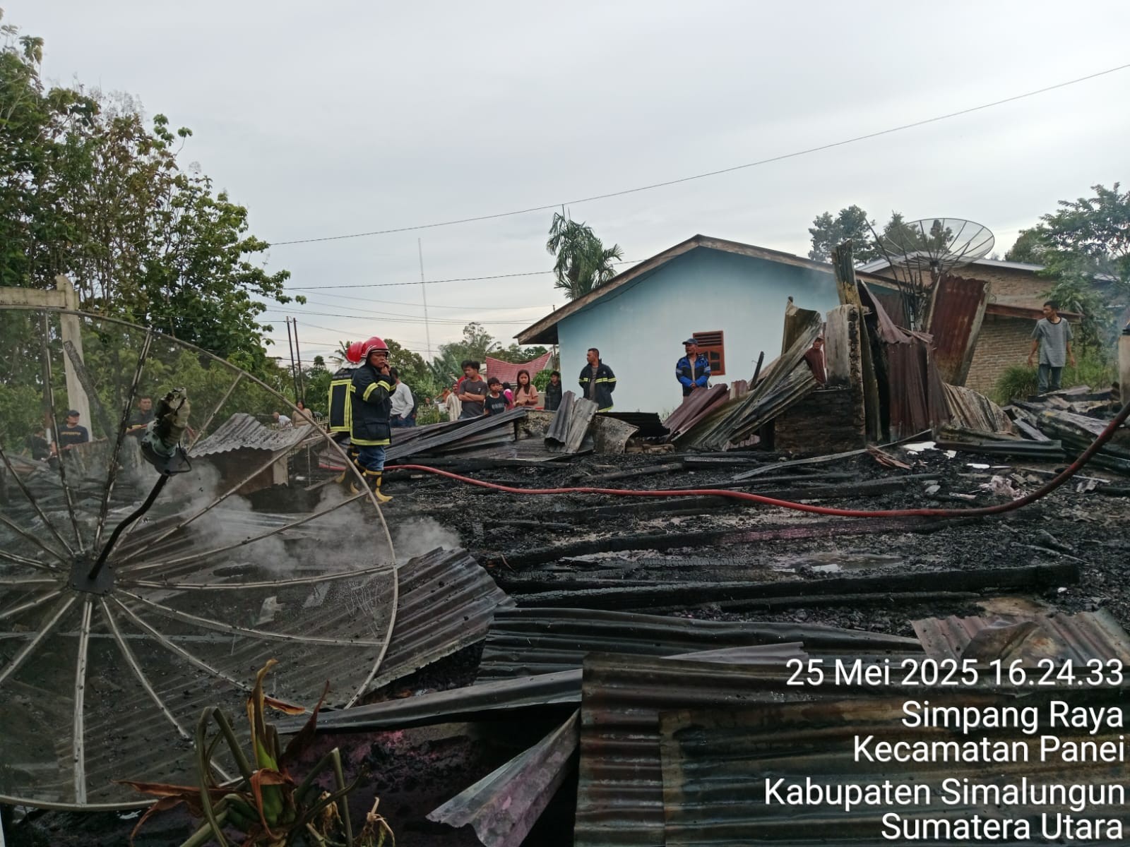 Pemadaman kebakaran rumah di Pangkalan Buntu, Sidamanik Kabupaten Simalungun.