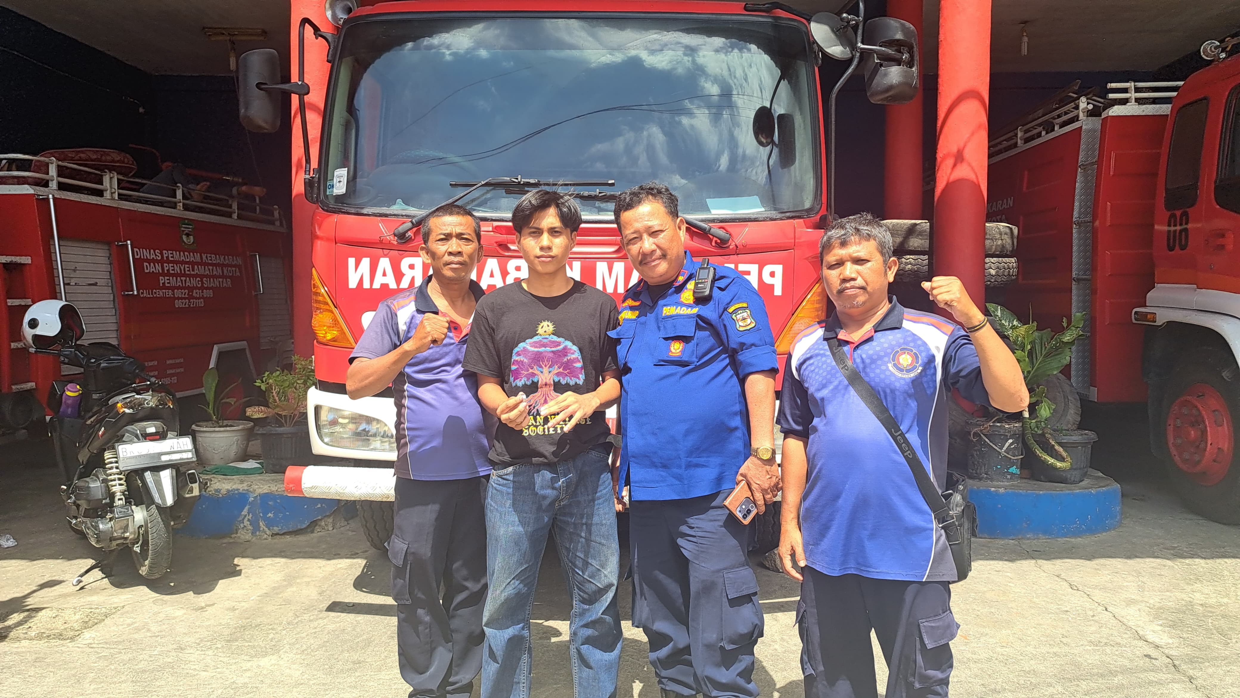pelepasan cincin dari cari seorang pelajar SMA Swasta Kartika I-4 Kota Pematangsiantar.