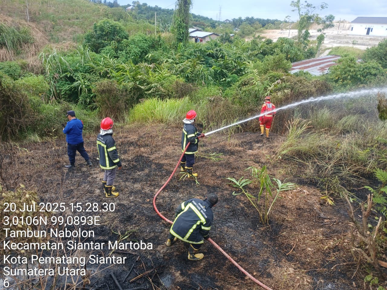 pemadaman kebakaran Lahan di Kel. Tambun Nabolon