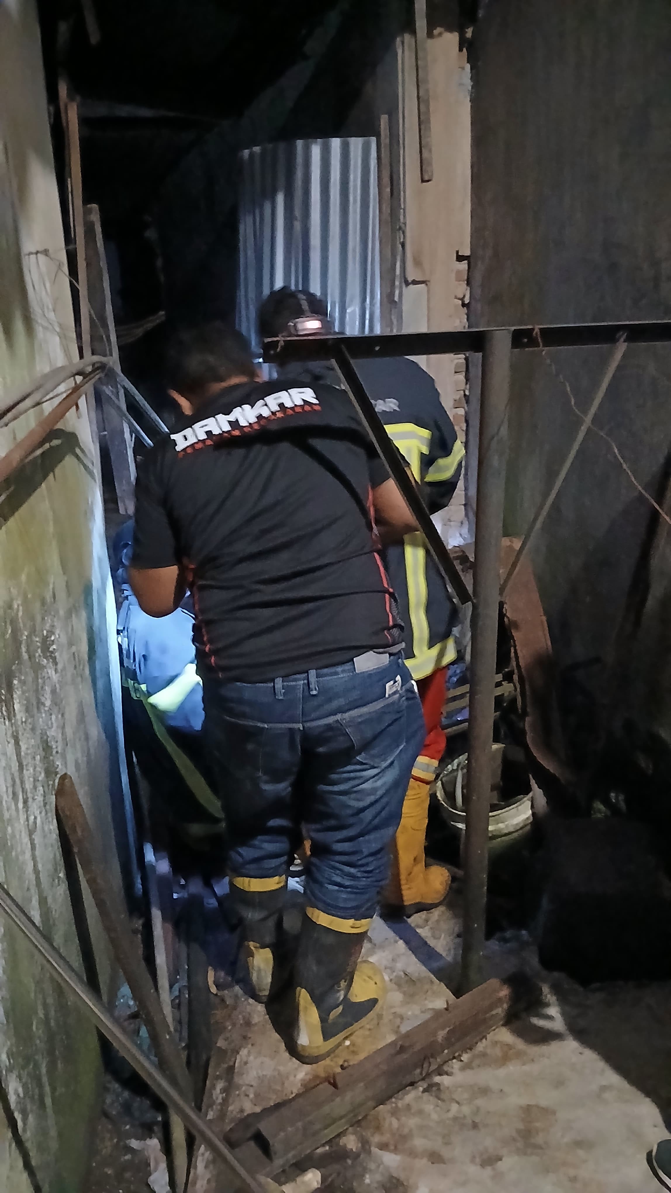 menerima informasi adanya ular dirumah warga yang beralamat Jl. Diponegoro