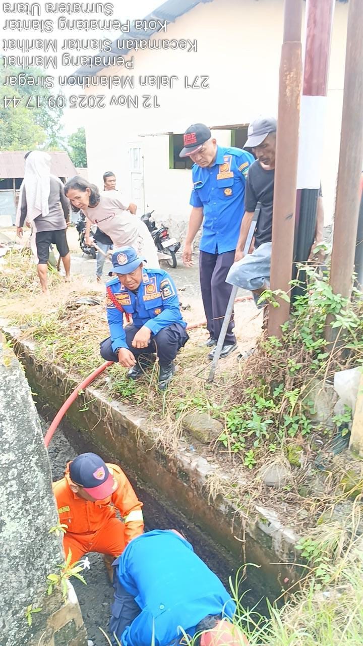 Personil Dinas Pemadam Kebakaran dan Penyelamatan melaksanakan giat LIBAS (Lihat Sumbat Gas) di  Jl.