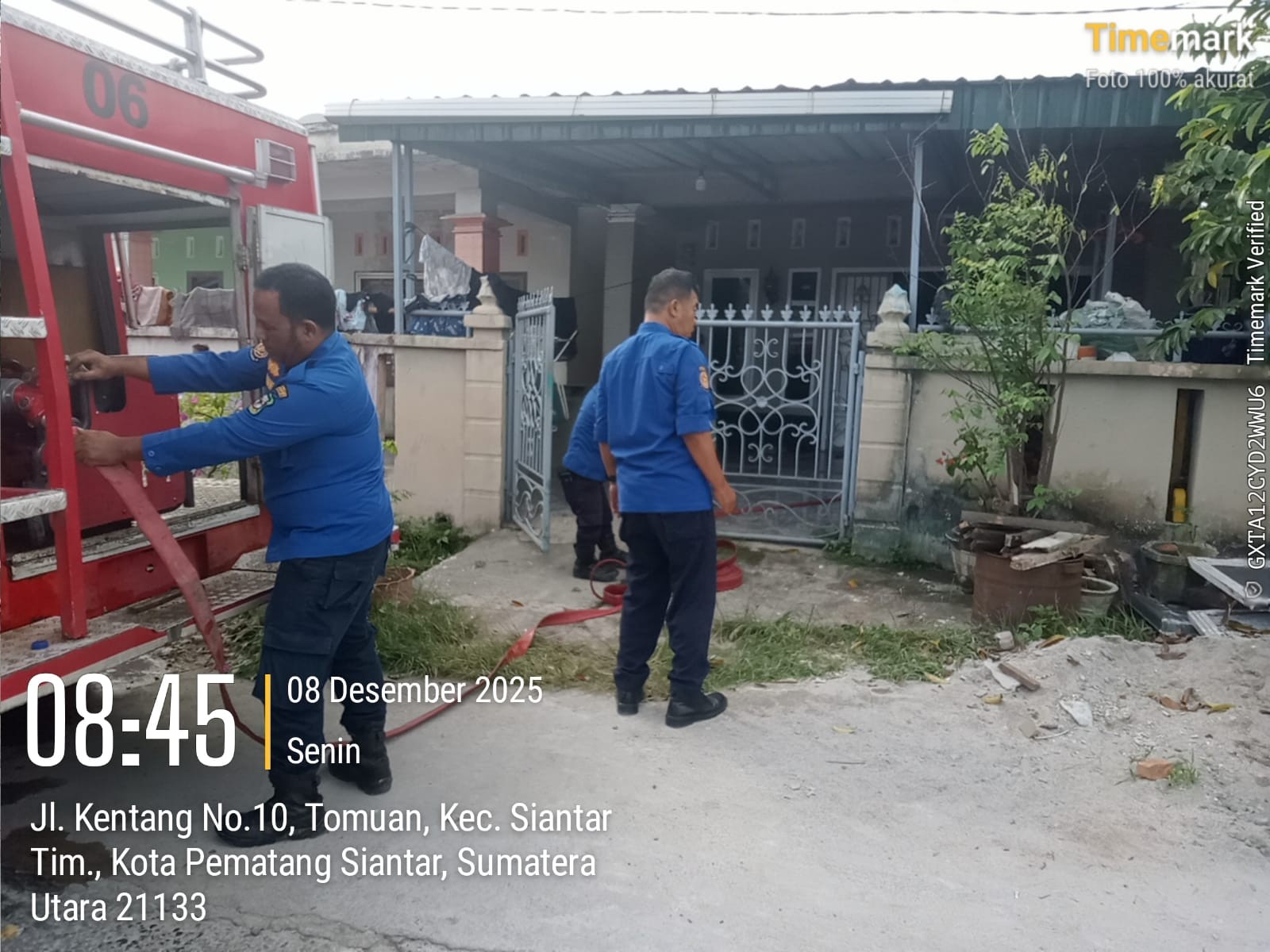 Personil Dinas Pemadam Kebakaran dan Penyelamatan melaksanakan giat LIBAS (Lihat Sumbat Gas) di  Jl.