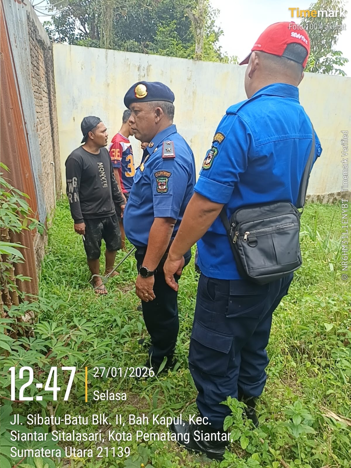 Menerima informasi adanya  ular di rumah warga  Jl. Sibatu- batu Blok II