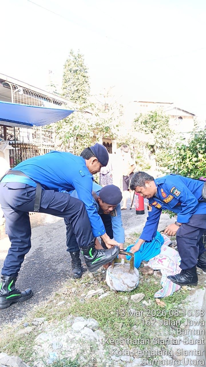 Menerima informasi adanya tabung gas milik warga yang bocor di  Jl. Jawa