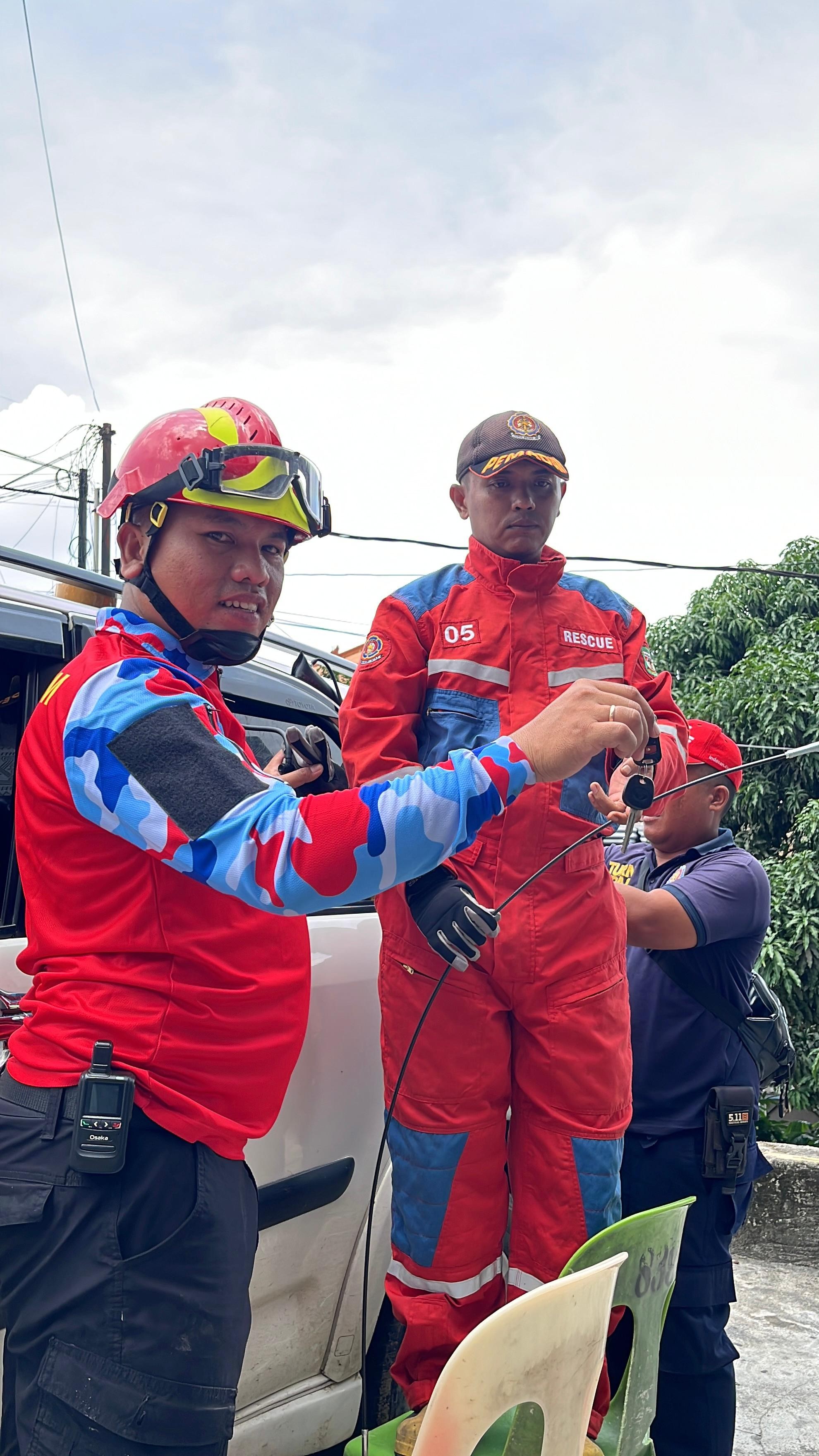 evakuasi kunci mobil yang tertinggal di dalam mobil yang terkunci di   Jl. Pematang No.839