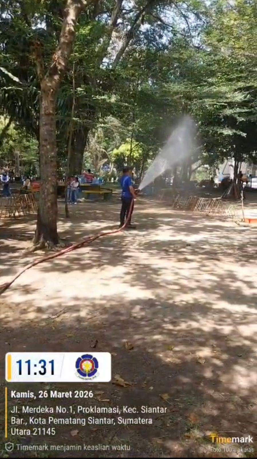 penyiraman di   Lapangan Merdeka