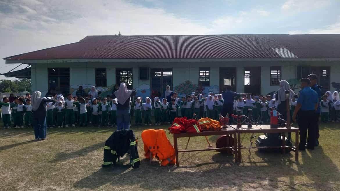Edukasi dan Pengenalan Profesi Pemadam Kebakaran Kepada RA AL-Wasliyah 