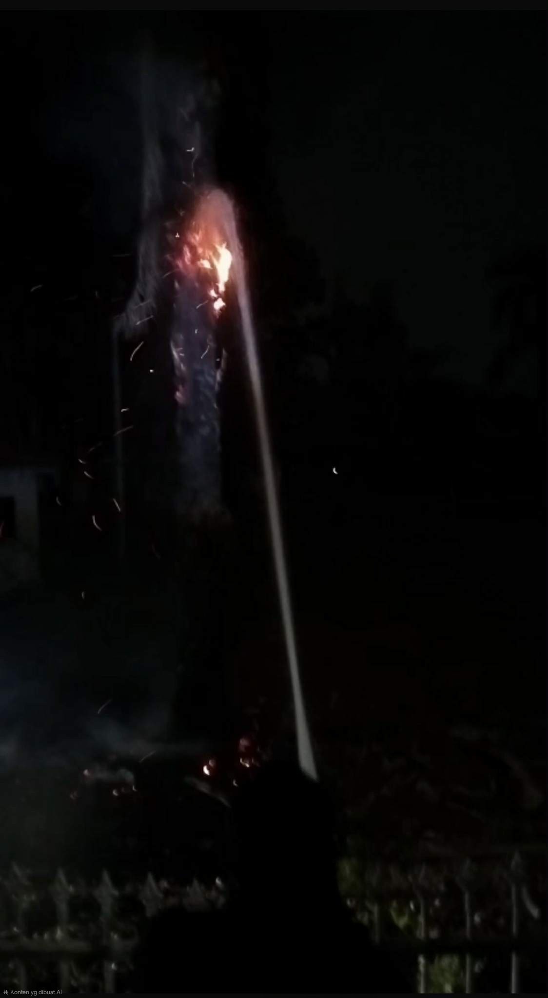 pemadaman kebakaran pohon sawit di   Jl. Sisingamangaraja