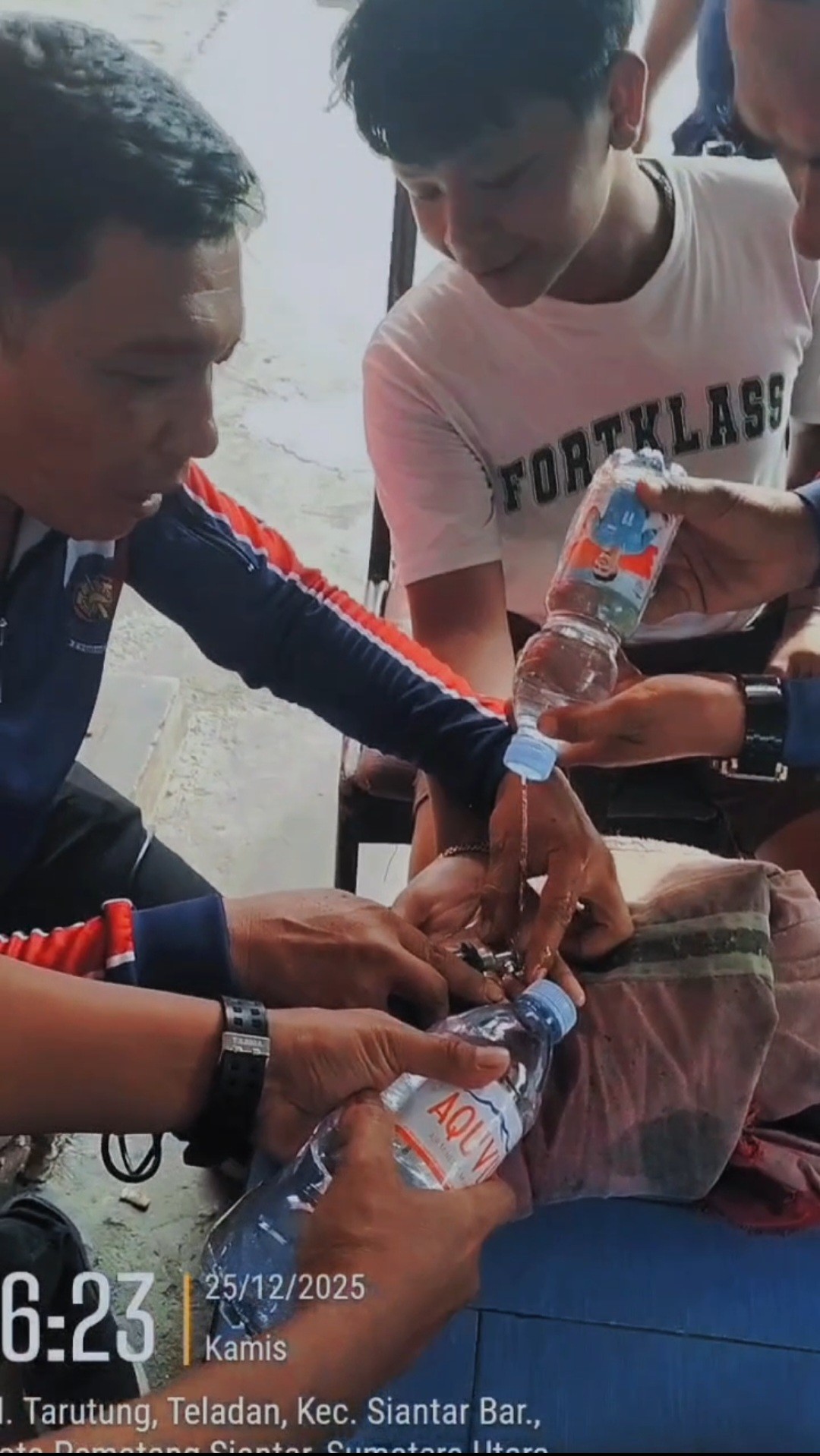Hallo Sobat Damkar Siantar... (Kamis,25 Desember 2025 Pukul 16.23 Wib) Personil Dinas Pemadam Kebaka